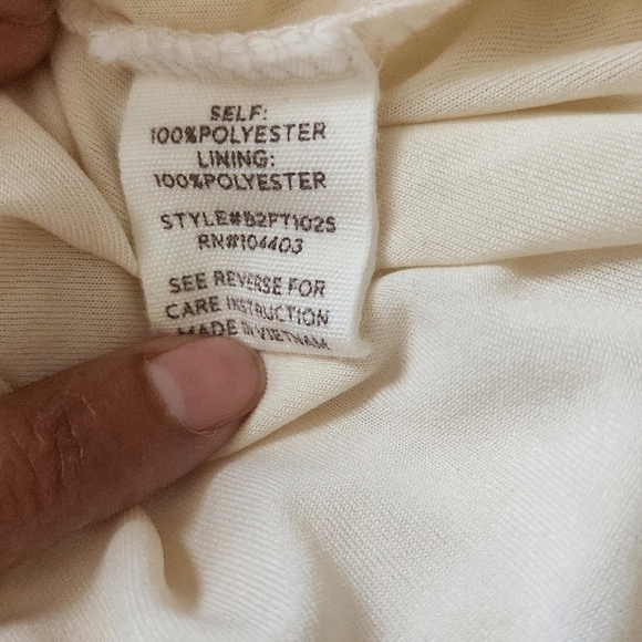 Elegant Cream Blouse - Picture 4 of 4